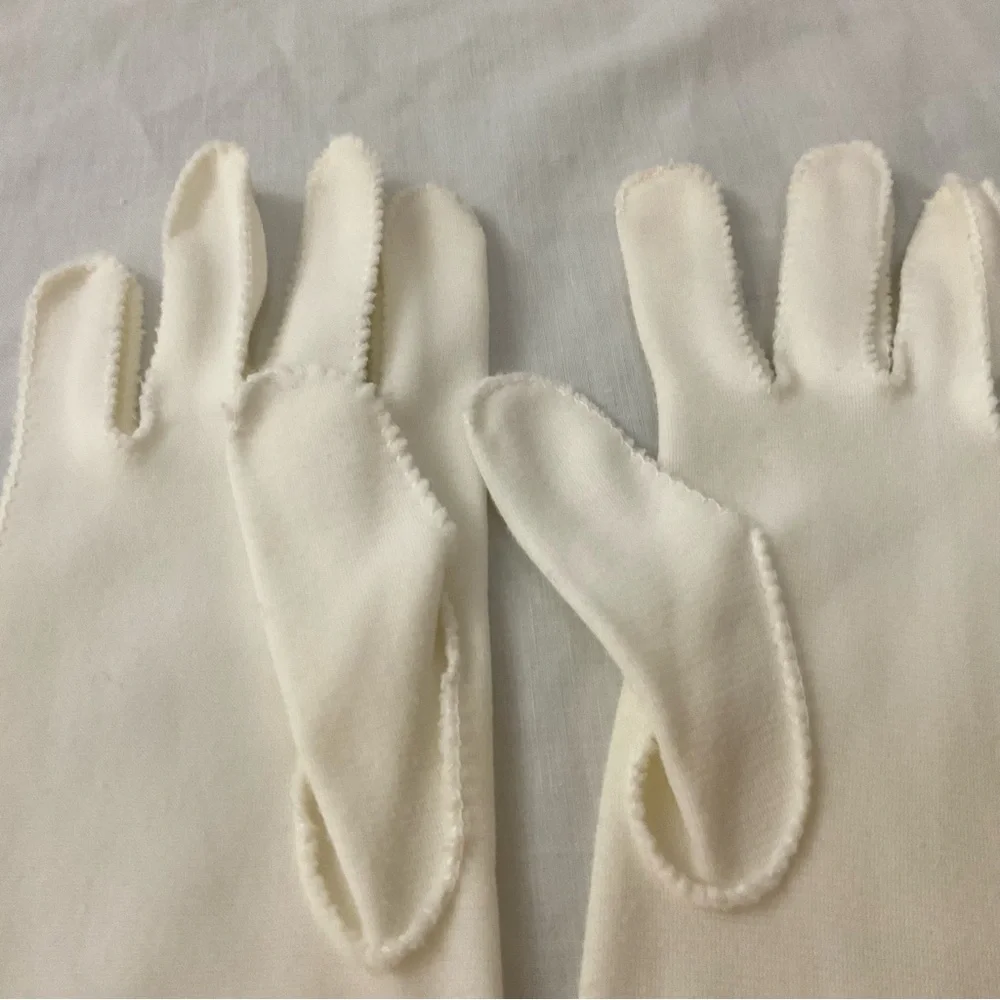 Vintage Girls Ivory/Cream Gloves c1960s